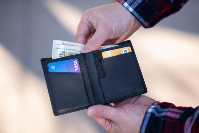 Öka trygghetskänslan med en Secrid plånbok eller korthållare